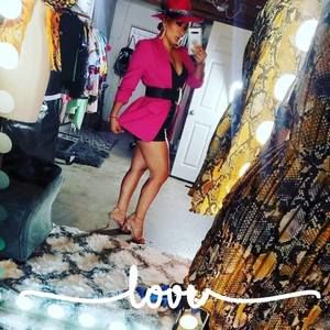 Meet your Posher, Adriana